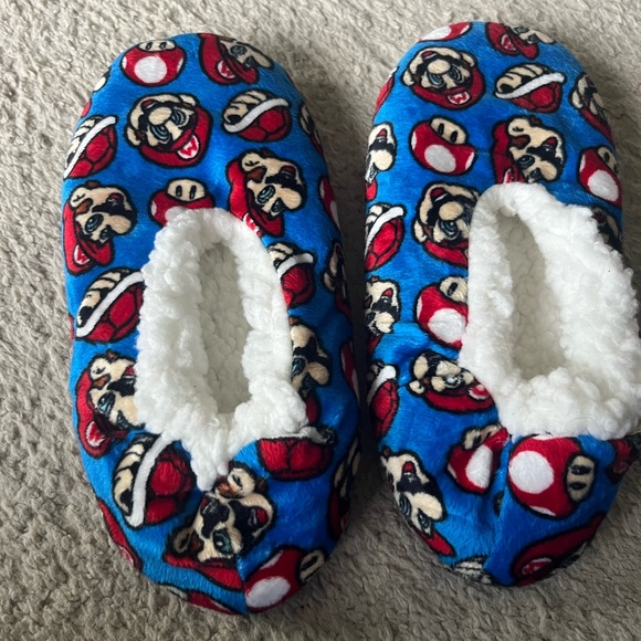 Mario Slippers Kids Size 4/6 - Picture 1 of 2